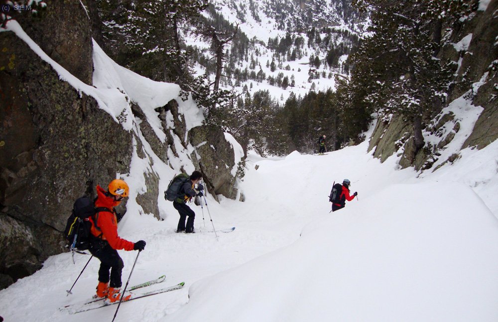 Descens pels tubs de cl&ograve;to