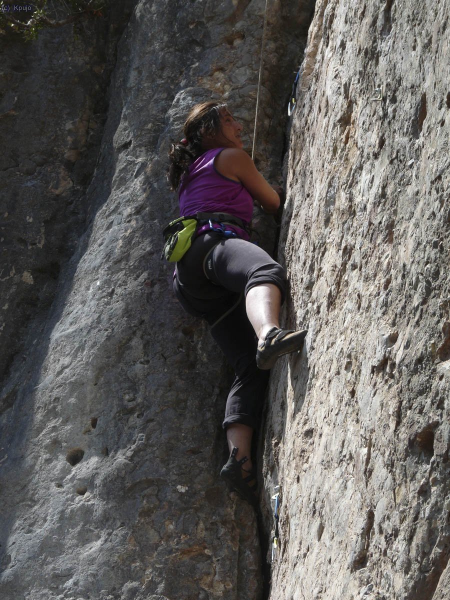 Sussanna a Polvet gal&agrave;ctic. Una de les vies m&eacute;s maques del sector. 6b/6b+