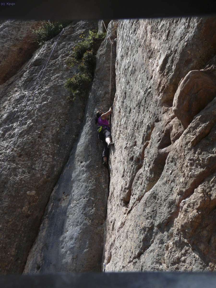 Sussanna a Polvet gal&agrave;ctic. Una de les vies m&eacute;s maques del sector. 6b/6b+