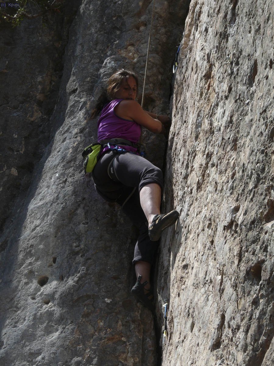 Sussanna a Polvet gal&agrave;ctic. Una de les vies m&eacute;s maques del sector. 6b/6b+