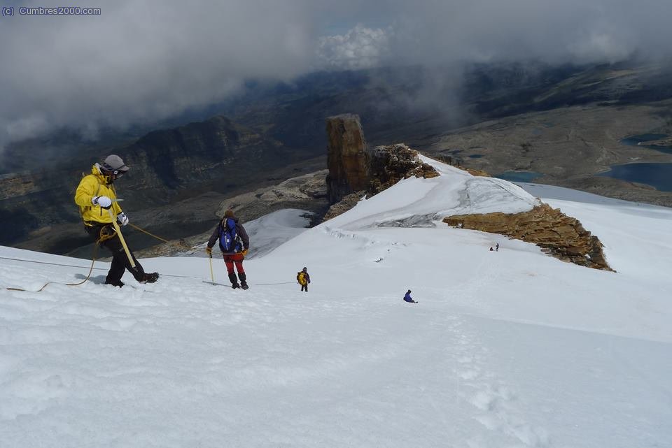 Colombia: Grupo descendiendo de la cumbre del Pan de Azucar